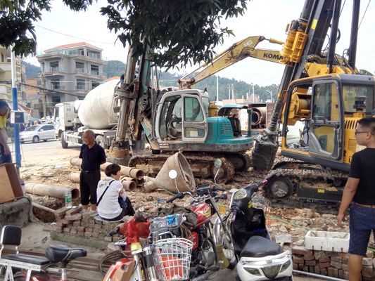 Тяжелая машина для буровой установки весом 50 000 кг с гидравлической системой 32 МПа и максимальной силой тяги 100 кН для бурения