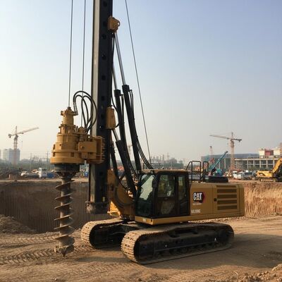 Гидравлическая роторная буровая установка на шасси CAT KR300C с глубиной 54 м, крутящим моментом 320 кН.м и диаметром 2500 мм.